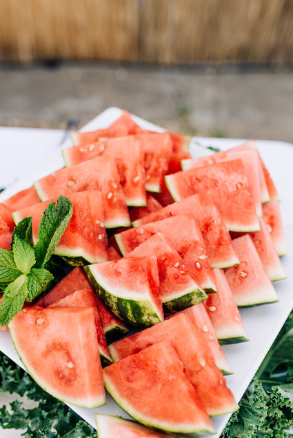 a colorful backyard wedding in Santa Barbara on a super reasonable budget