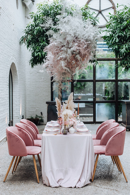 Rosé inspired wedding decor at the Foundry in NYC