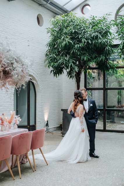 Rosé inspired wedding decor at the Foundry in NYC