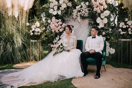 A moody dream garden wedding for a fashion forward couple at Palacio Villahermosa in Spain