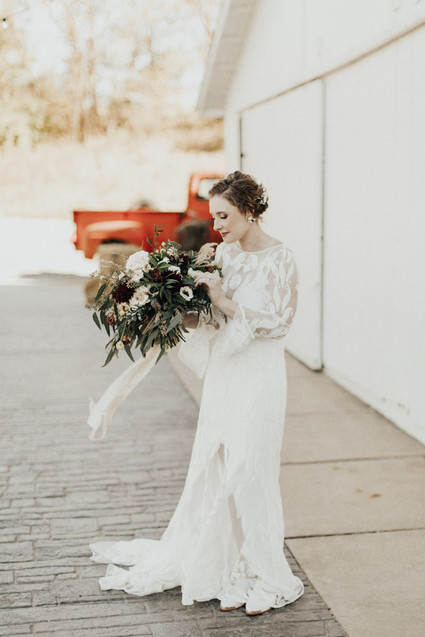 Rustic boho Kansas City barn wedding