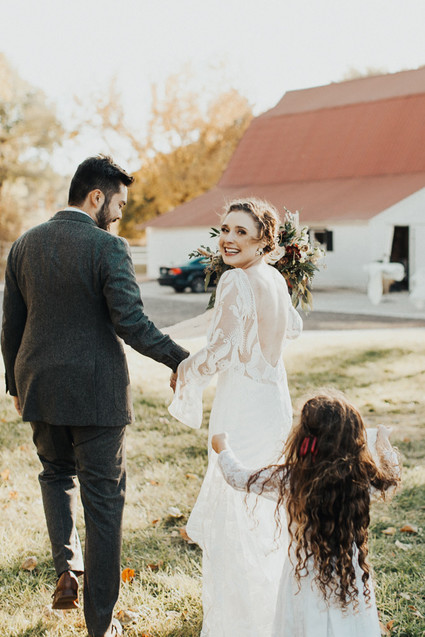 Rustic boho Kansas City barn wedding