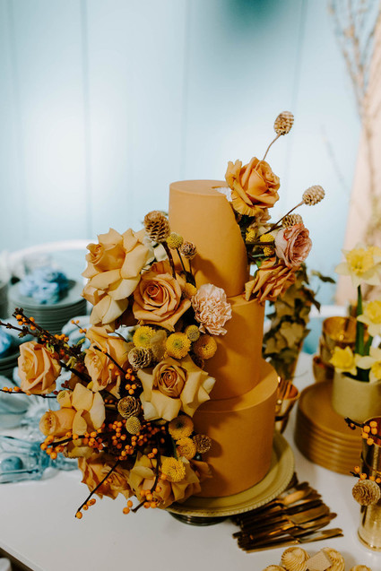 Floral wedding cake
