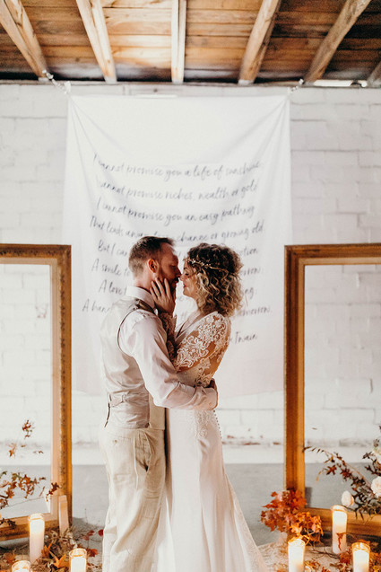 how to plan a minimalist fall elopement with modern rustic details