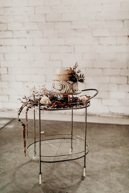 how to plan a minimalist fall elopement with modern rustic details