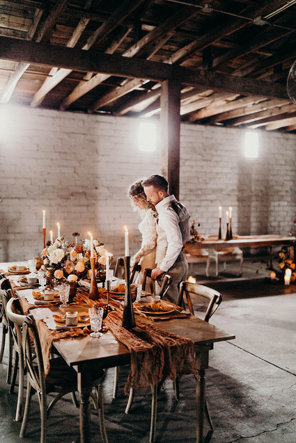 how to plan a minimalist fall elopement with modern rustic details