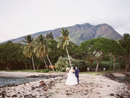 Romantic mauve Maui wedding with the most magical reception setting at Olowalu Plantation House
