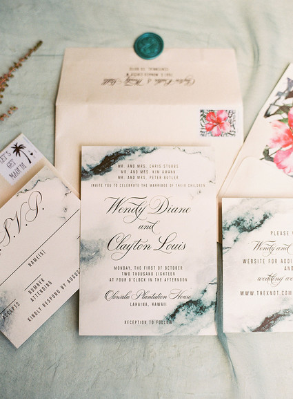 Tropical wedding in Maui at the Olowalu Plantation House