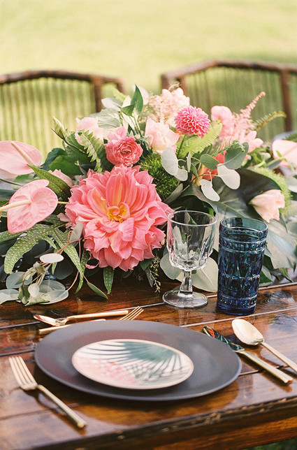 Tropical wedding in Maui at the Olowalu Plantation House