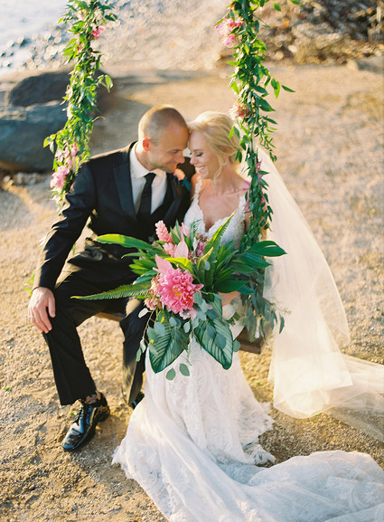 Tropical wedding in Maui at the Olowalu Plantation House