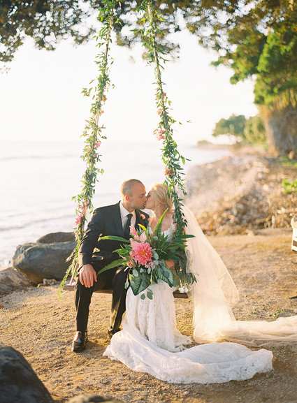 Tropical wedding in Maui at the Olowalu Plantation House