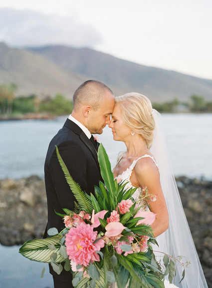 Tropical wedding in Maui at the Olowalu Plantation House