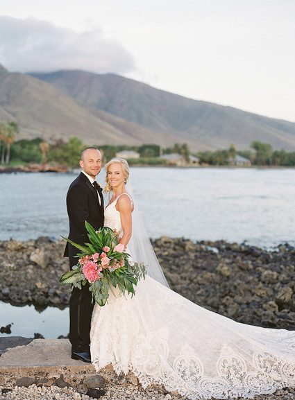 Tropical wedding in Maui at the Olowalu Plantation House