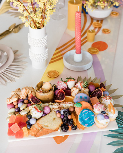 Modern spring tablescape ideas plus 3 spring cocktails Inspiration