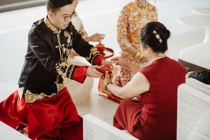 Tropical fall wedding in Thailand with rust and peachy accents