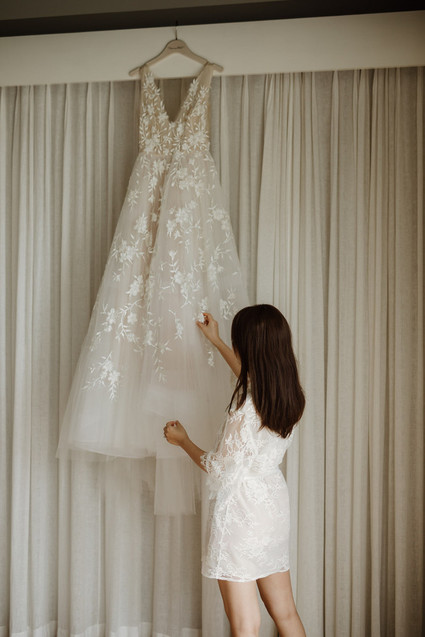 Tropical fall wedding in Thailand with rust and peachy accents