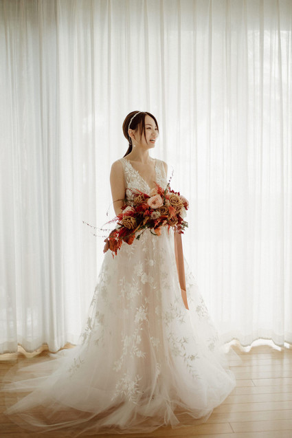 Tropical fall wedding in Thailand with rust and peachy accents