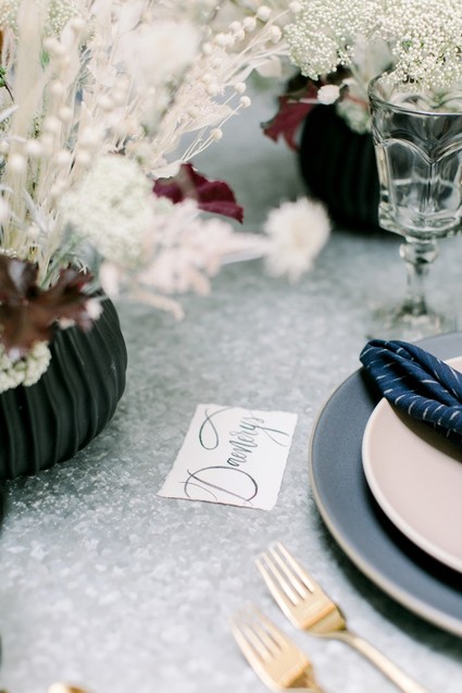 Game of Thrones wedding vibes in this darkly elegant dinner party