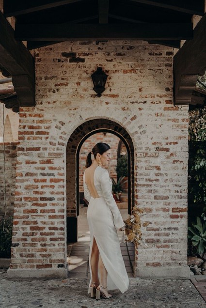 Minimal modern fall wedding at Hummingbird Nest Ranch with ALL dried flowers
