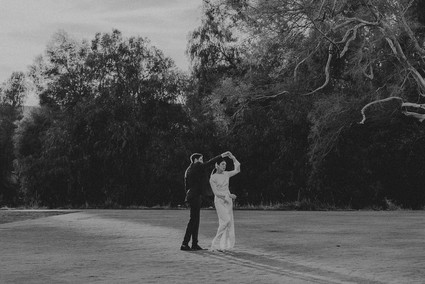 Minimal modern fall wedding at Hummingbird Nest Ranch with ALL dried flowers