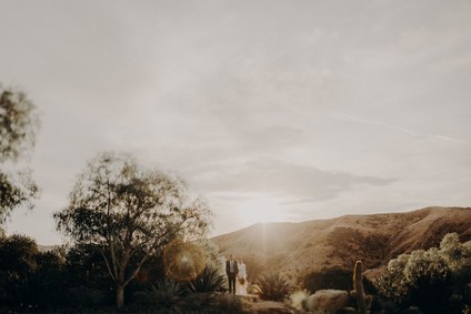 Minimal modern fall wedding at Hummingbird Nest Ranch with ALL dried flowers
