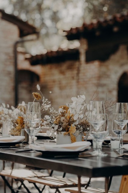 Minimal modern fall wedding at Hummingbird Nest Ranch with ALL dried flowers