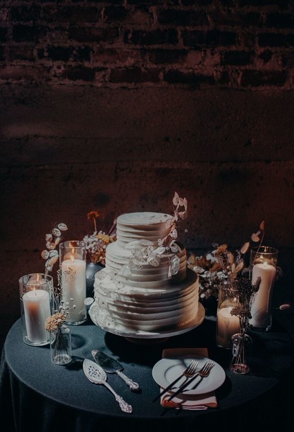 Minimal modern fall wedding at Hummingbird Nest Ranch with ALL dried flowers