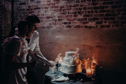 Minimal modern fall wedding at Hummingbird Nest Ranch with ALL dried flowers