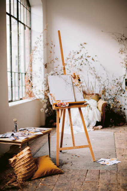 Delicate earth tone fall wedding ideas with dried flowers and lots of white