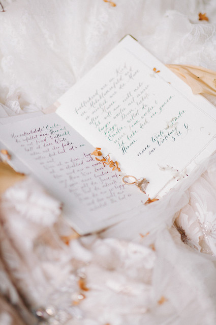 Delicate earth tone fall wedding ideas with dried flowers and lots of white