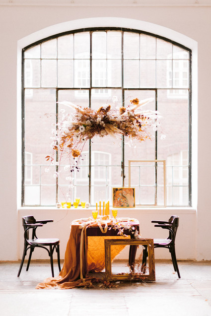 Delicate earth tone fall wedding ideas with dried flowers and lots of white