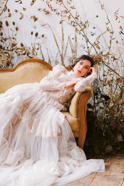 Delicate earth tone fall wedding ideas with dried flowers and lots of white