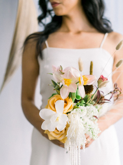 Minimalist bridal bouquet