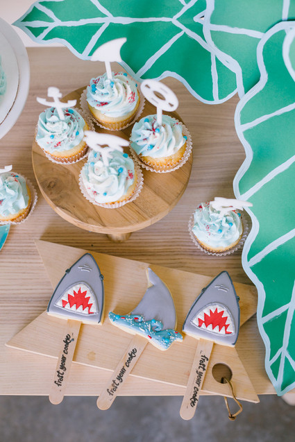 Shark themed cupcakes