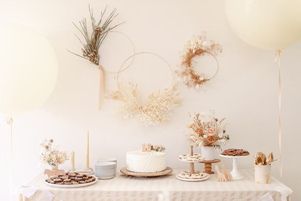 summer baby shower with dried florals