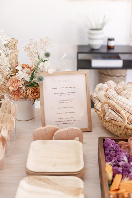 summer baby shower with dried florals