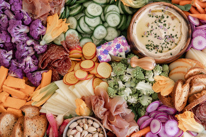 summer baby shower with dried florals