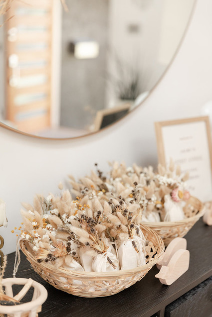 summer baby shower with dried florals