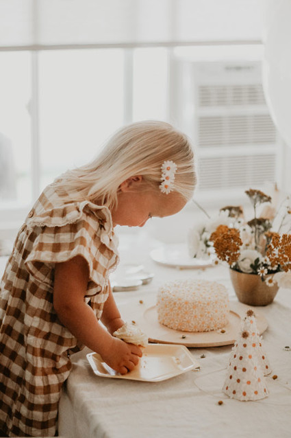 Quincy Maeâ€™s daisy inspired 2nd birthday from Kelli Murray