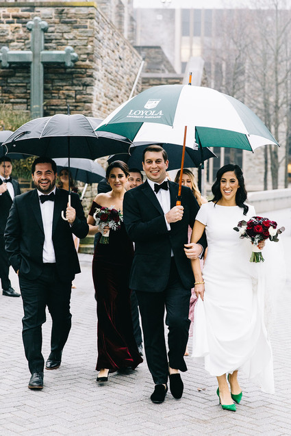 A wintery library wedding with the most magical reception / George Peabody Library