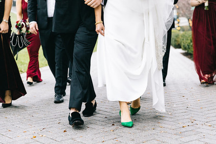 A wintery library wedding with the most magical reception / George Peabody Library