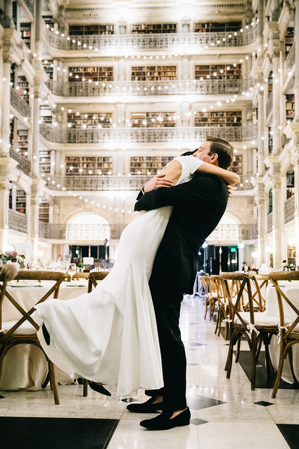 A wintery library wedding with the most magical reception / George Peabody Library Inspiration