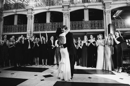 A wintery library wedding with the most magical reception / George Peabody Library