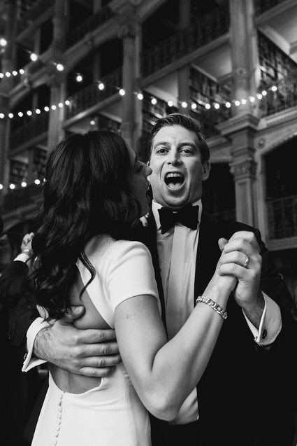 A wintery library wedding with the most magical reception / George Peabody Library