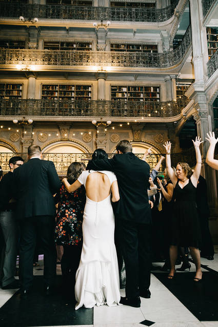 A wintery library wedding with the most magical reception / George Peabody Library