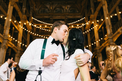 A wintery library wedding with the most magical reception / George Peabody Library