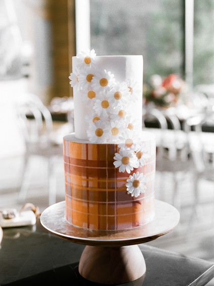 daisy floral cake