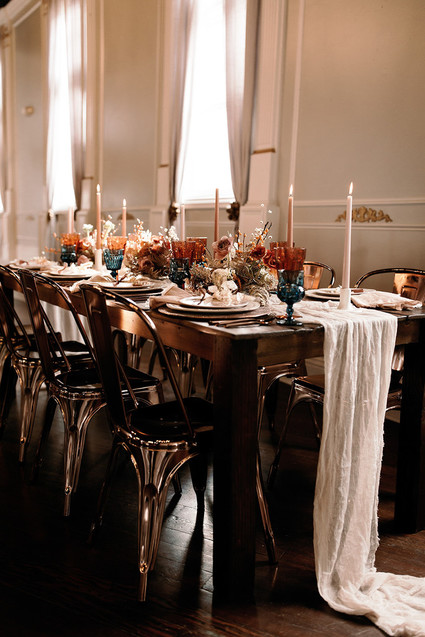 How to design a lush fall wedding at an indoor venue