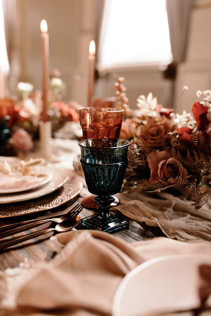 How to design a lush fall wedding at an indoor venue