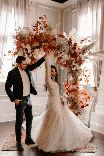 How to design a lush fall wedding at an indoor venue